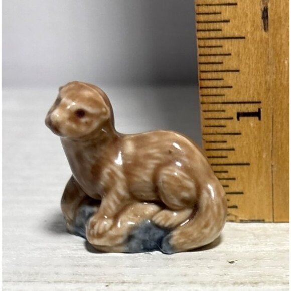 Wade Whimsies Otter Figurine England Brown & Gray Miniature Red Rose Tea - Picture 5 of 5